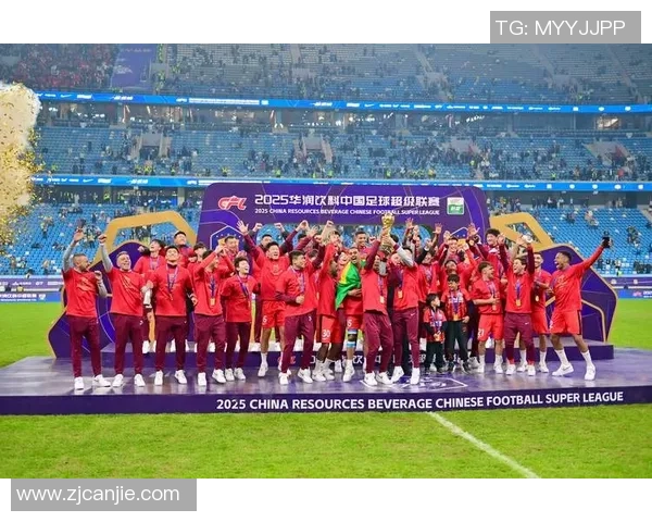 足球明星夺冠瞬间精彩回顾与经典照片分享 足球明星夺冠瞬间精彩回顾与经典照片分享